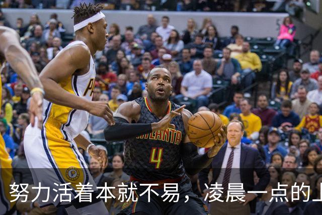 努力活着本就不易，凌晨一点的上海路边摊，遇到拾荒大爷空桌前吃剩饭，小伙果断买了一份加料炒面请他吃顿饭